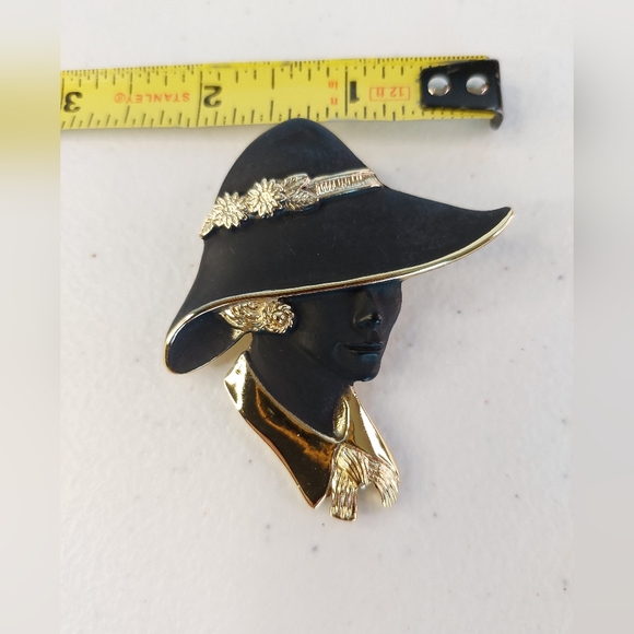 VTG TORINO Enamel And Gold Tone Lady With Hat Brooch Pin - Picture 2 of 8